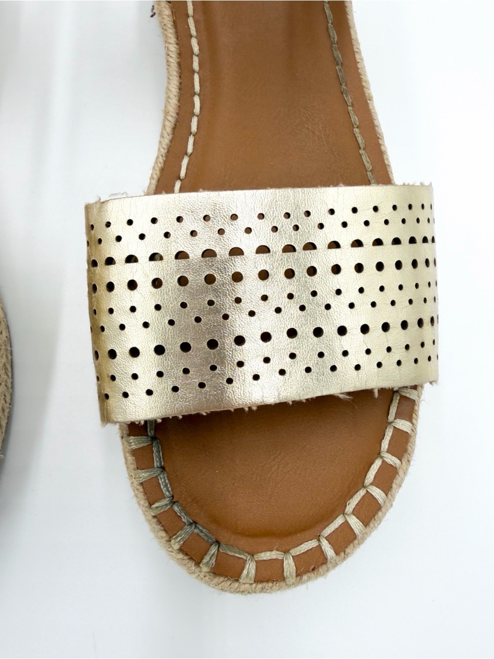 Women’s White Mountain Metallic Gold Espadrille Platform Sandals Size 7.5 - Picture 4 of 13